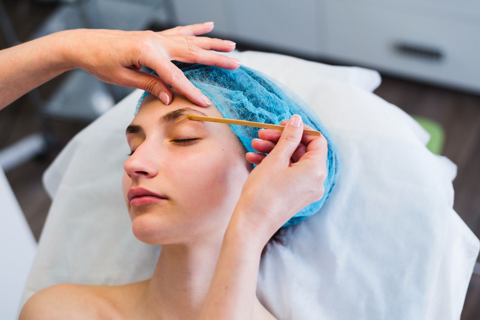 Non-Invasive Eyeliner Pigment Removal