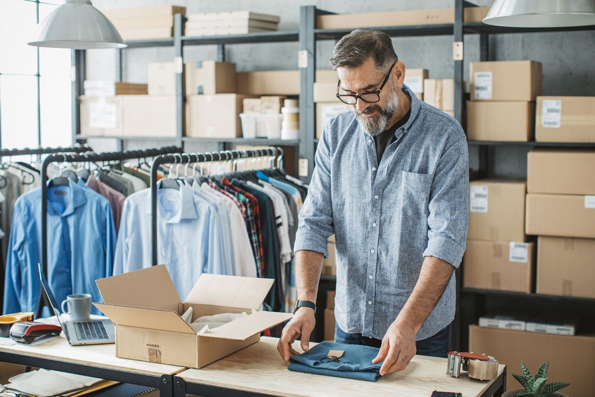 The Challenges in Inventory Management of The Apparel and Footwear Industry