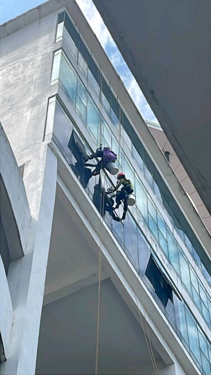Is your office experiencing water leakage problems?