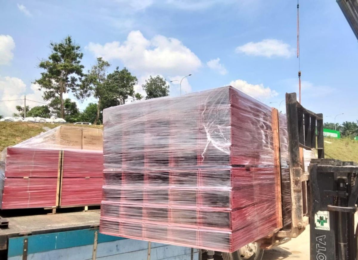 SUPPLYING CEE METAL TRUNKING