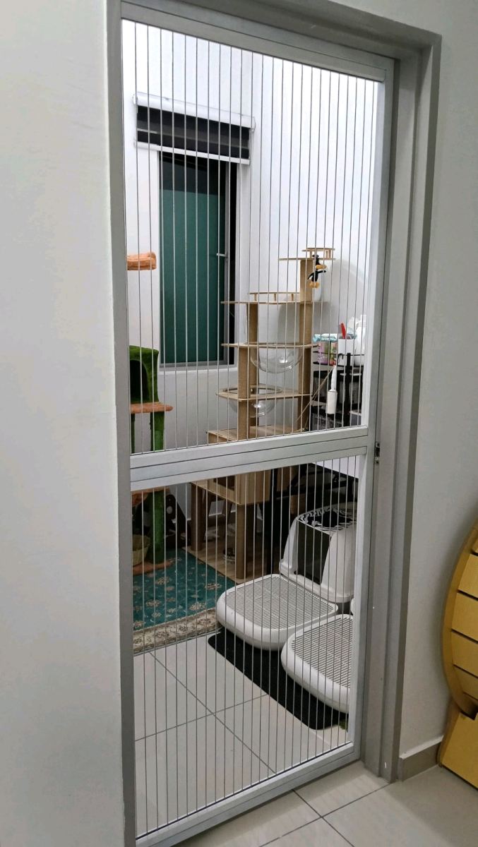 Invisible grille door grille for cat room