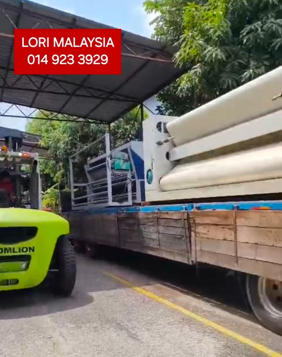 Lori Treler 40 kaki Pindah Barang Dari Puncak Alam ke Sungai Buloh Selangor