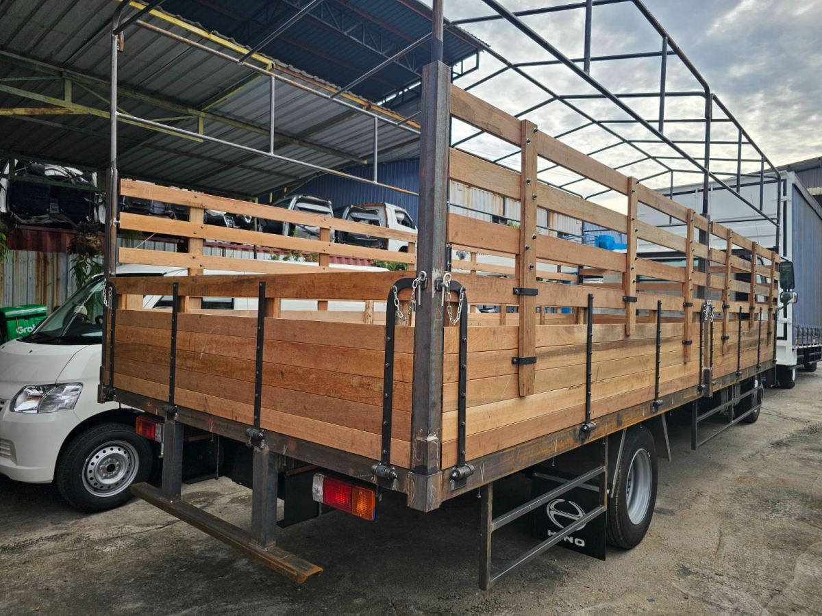 Anatomy of a Heavy-Duty Wooden Cargo Body: Engineering Safety