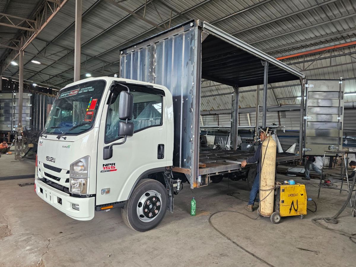 Premium Side Curtain Lorry Body Builder Specialist Klang Valley / Truck Body Shop