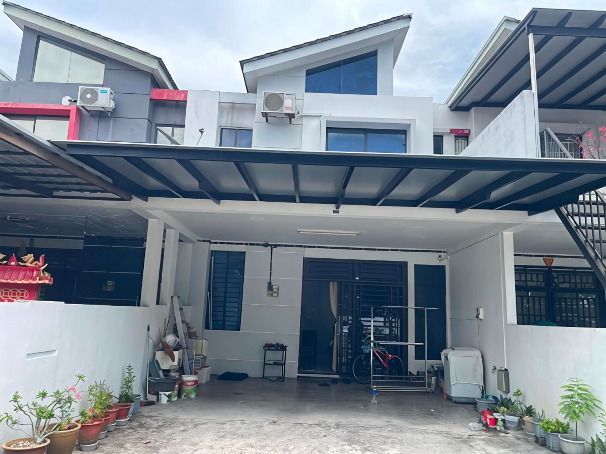 Taman Bukit Indah 铝复合板遮雨棚