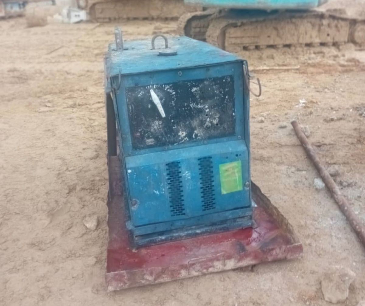 Sebuah set kimpalan telah digunakan bagi menyokong kerja-kerja fabrikasi keluli dan pembaikan yang sedang dijalankan, membantu kontraktor menyiapkan kerja kimpalan struktur dengan lebih tepat dan efisien. (500AMP Welding Set untuk disewa di Selangor)