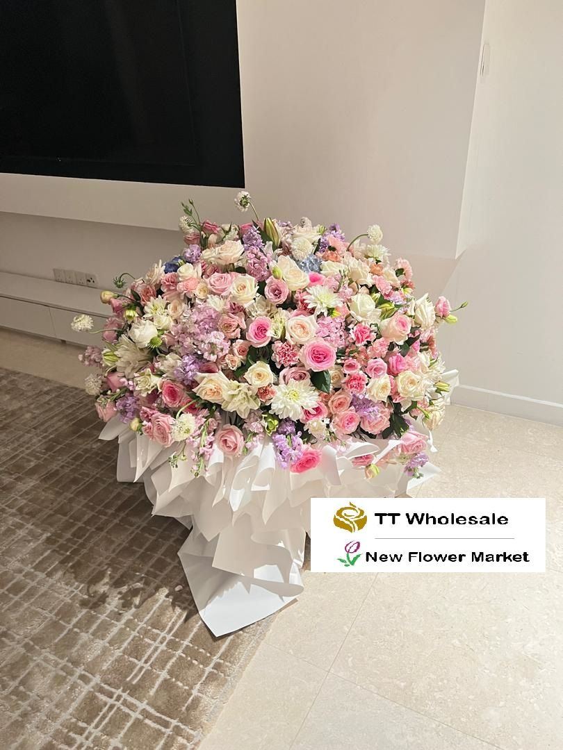 ���ͻ���   �ð������� ˽�Ŷ������ר��������  Giant Bouquet   Let Love Be Seen. DM to customize your exclusive extra-large bouquet. [017-9861184]