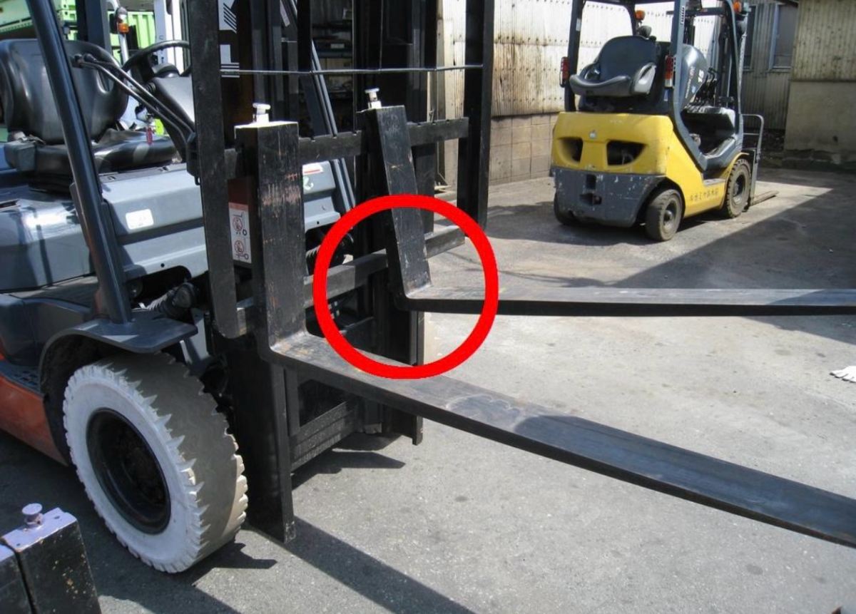 Common Forklift Fork Damage Causes And Warning Signs 