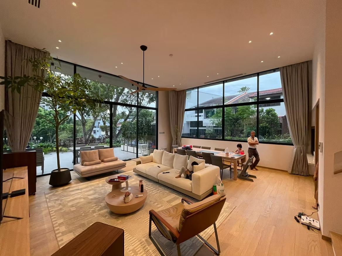Curtains vs Blinds: Which Option Works Best for Modern Homes?