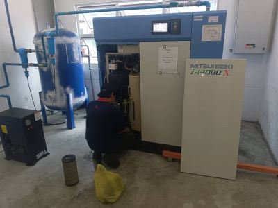 Service Mitsui Seiki Oil Free Water Lubricated Inverter Type Air Compressor With Built In Air Dryer 