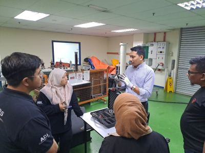 SESI PENERANGAN KEGUNAAN CABLE PREPARATION TOOL JENAMA DERANCOURT DI TNB LAB SDN BHD