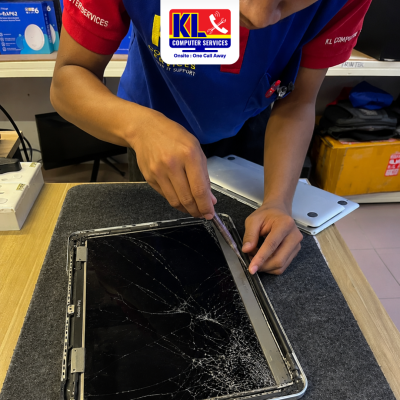 MacBook LCD Replacement Guide: Causes, Signs & What to Do