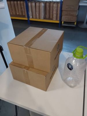2 carton A6 Thermal Shipping Label 350pcs ROLL TYPE 10cm*15cm are arriving to buyer~~ in Taman Desa Damai, Kuala Lumpur