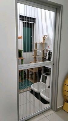 Invisible grille door grille for cat room