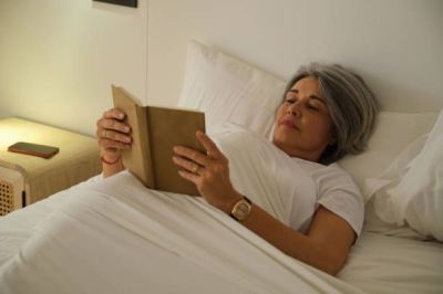 Pillow Architecture: The Best Way to Prop Yourself Up for Nighttime Reading Without Straining Your Neck