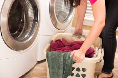 The Heavy Laundry Basket: Why Bending and Twisting with Wet Clothes is a Disc Herniation Trigger