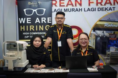 Robert T 1994 Optical di Karnival Lindung Kerjaya