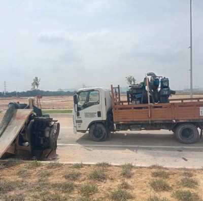 Before excavation, foundation, or earthworks begin, a water pump helps remove accumulated water from the site, creating safer working conditions and allowing construction activities to start without unnecessary delays. (6�� Water Pump For Rent)