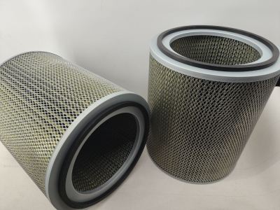 Study on Filtration Mechanism and Oil-Draining Performance of Multi-layer Composite Glass Fiber Oil Mist Filter Elements