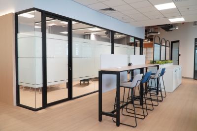 Design and Build vs Traditional Procurement: A Corporate Decision-Maker's Guide to Office Renovation in Malaysia (2026)