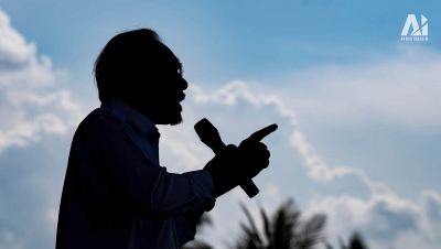 Anwar Commits to Resolving Housing for Second-Generation Felda Settlers