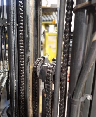 Why Forklift Mast Rollers Wear Out
