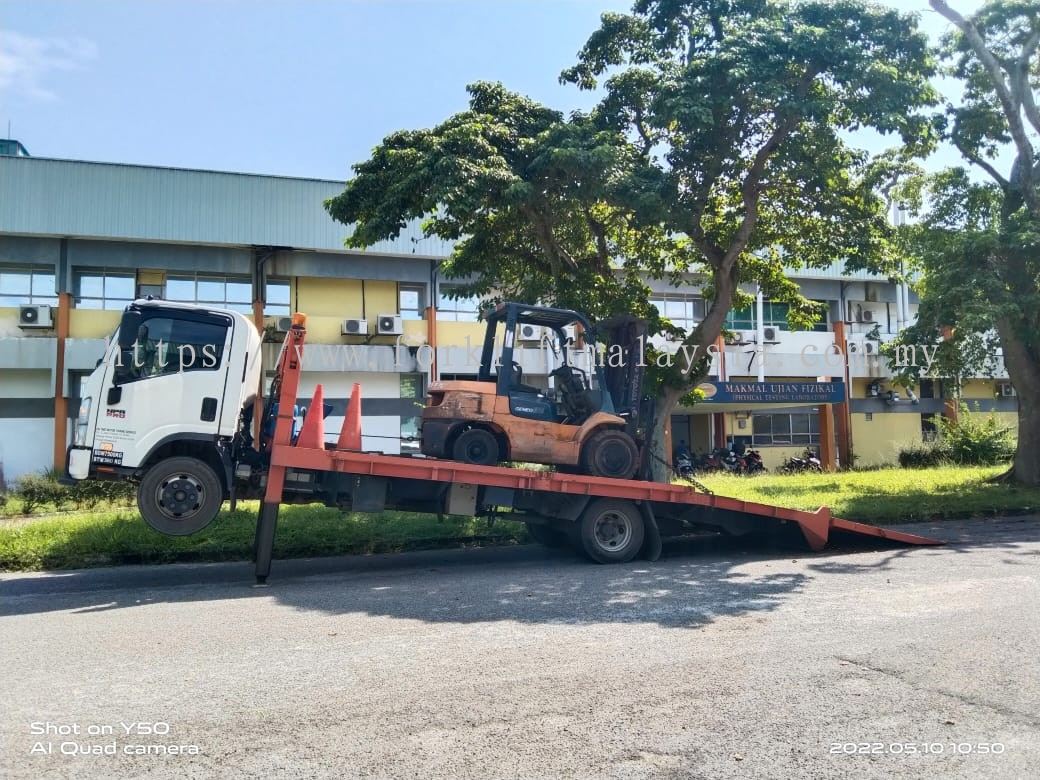 Toyota Diesel Forklift Rental at Lembaga Getah @ Sungai Buloh, Selangor, Malaysia (C264)