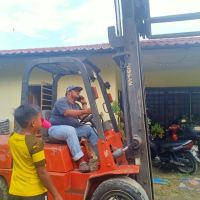 Nissan Diesel Forklift Rental @ our client renovate a house @ Ampang, Kuala Lumpur Malaysia