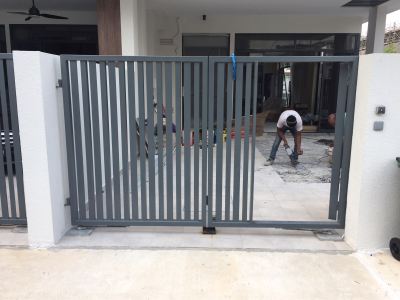 Job Site Luxus Hill Automatic Swing Gate And Folding Gate