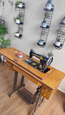 ANTIQUE SEWING MACHINE