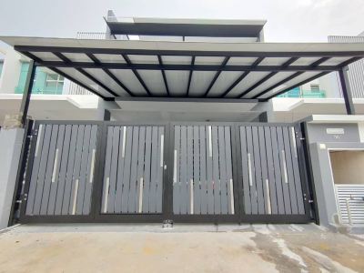 Fully aluminium folding gate with stainless steel strip