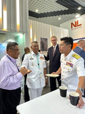 Booth Visit from Malaysia Chief of Navy