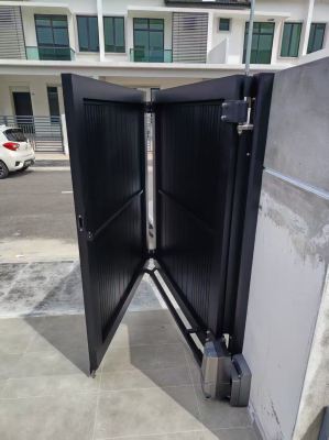 Delux UniGate Pine 6B Design Size: 20 x 6 ft   Location: Taman Intan Setia
