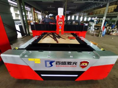 Delivery of Fiber Laser Cutting Machine 2kW 