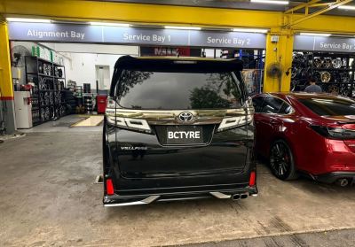  Toyota Vellfire ���� MPV ��������̥  235/50R18 Continental UC7
