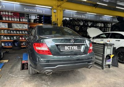 Mercedes-Benz C-Class ��������  235/40ZR18 Kumho Ecsta Sport PS72