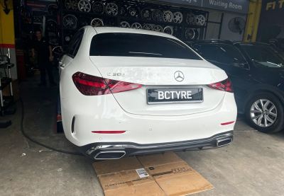  Mercedes-Benz C-Class ����������ɣ� 255/35R19 Pirelli P Zero ��������̥