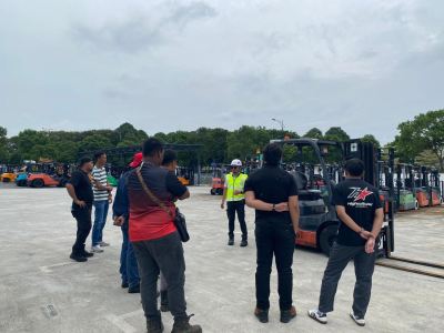 Public Safe Forklift Handling