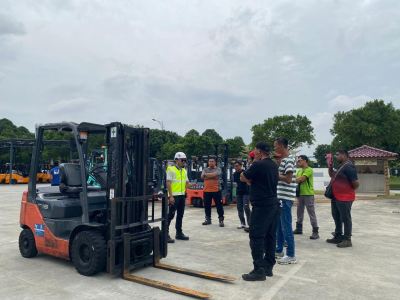 Public Safe Forklift Handling