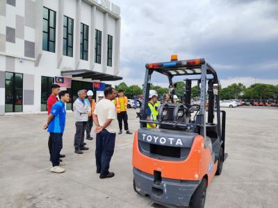 Public Safe Forklift Handling