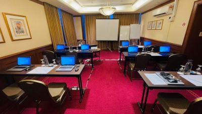 TH IT laptop rental setup for customer conducting training