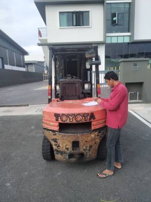 Toyota Diesel Forklift Rental at Kota Puteri @ Batu Arang, Selangor, Malaysia (C394)