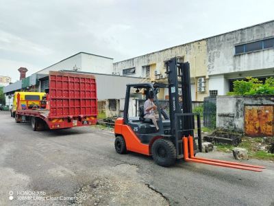 Toyota Diesel Forklift Rental at Hicom Glenmarie Industrial Park @ Shah Alam, Selangor, Malaysia. (C747)