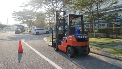 Toyota Diesel Forklift Rental at Cyberjaya @ Selangor, Malaysia. (C761)
