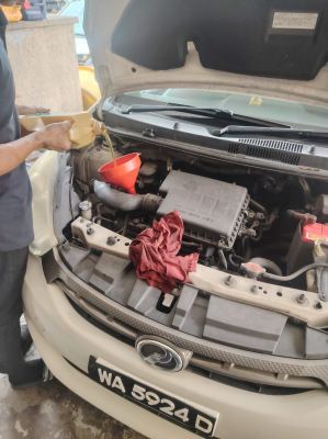 ENGINE OIL | KERETA SERVIS | CAR SERVICES CENTRE | KL&SELANGOR | PUNCAK JALIL | SERI KEMBANGAN