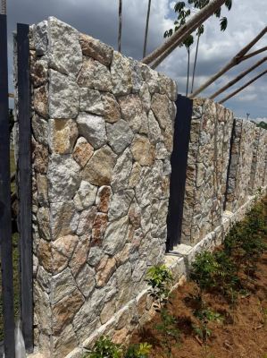 Natural Broken Stone Beige wall cladding for exterior walls, feature walls, landscaping and façade projects. Durable, elegant and weather resistant.