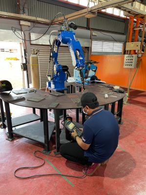 Yaskawa Motoman welding robot