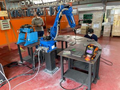 Yaskawa Motoman welding robot