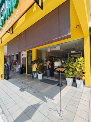 Outdoor Wooden blind installation; Jalan Prima SG 3/2, Prima Seri Gombak, 68100 Batu Caves, Selangor