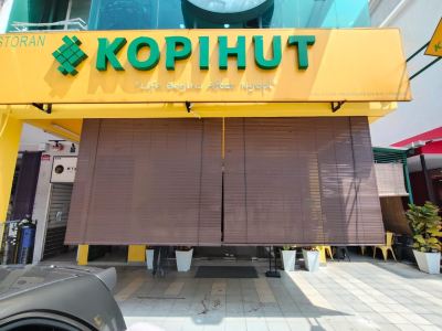 Outdoor Wooden blind installation; Jalan Prima SG 3/2, Prima Seri Gombak, 68100 Batu Caves, Selangor